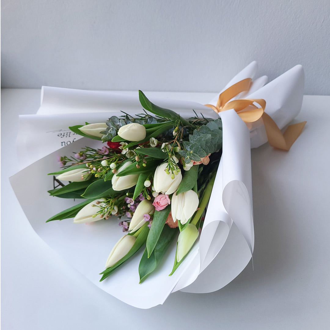 RAMO 10 TULIPANES BLANCOS